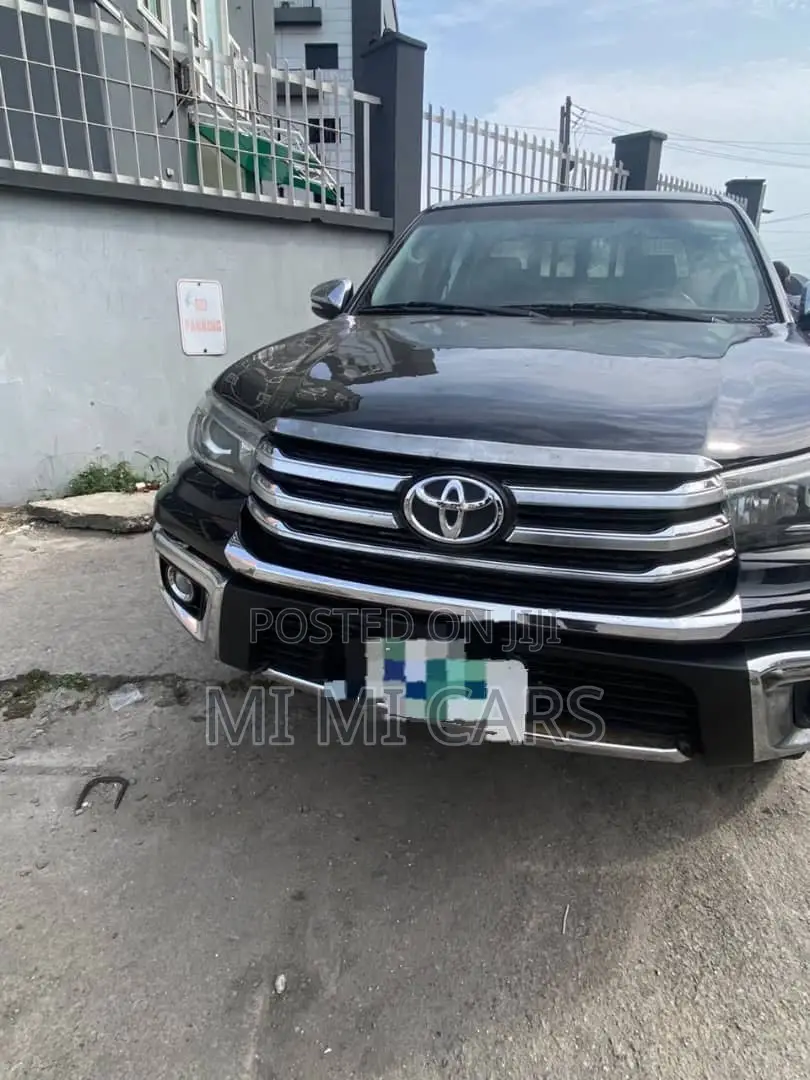 Toyota Hilux SR5 2015 Black