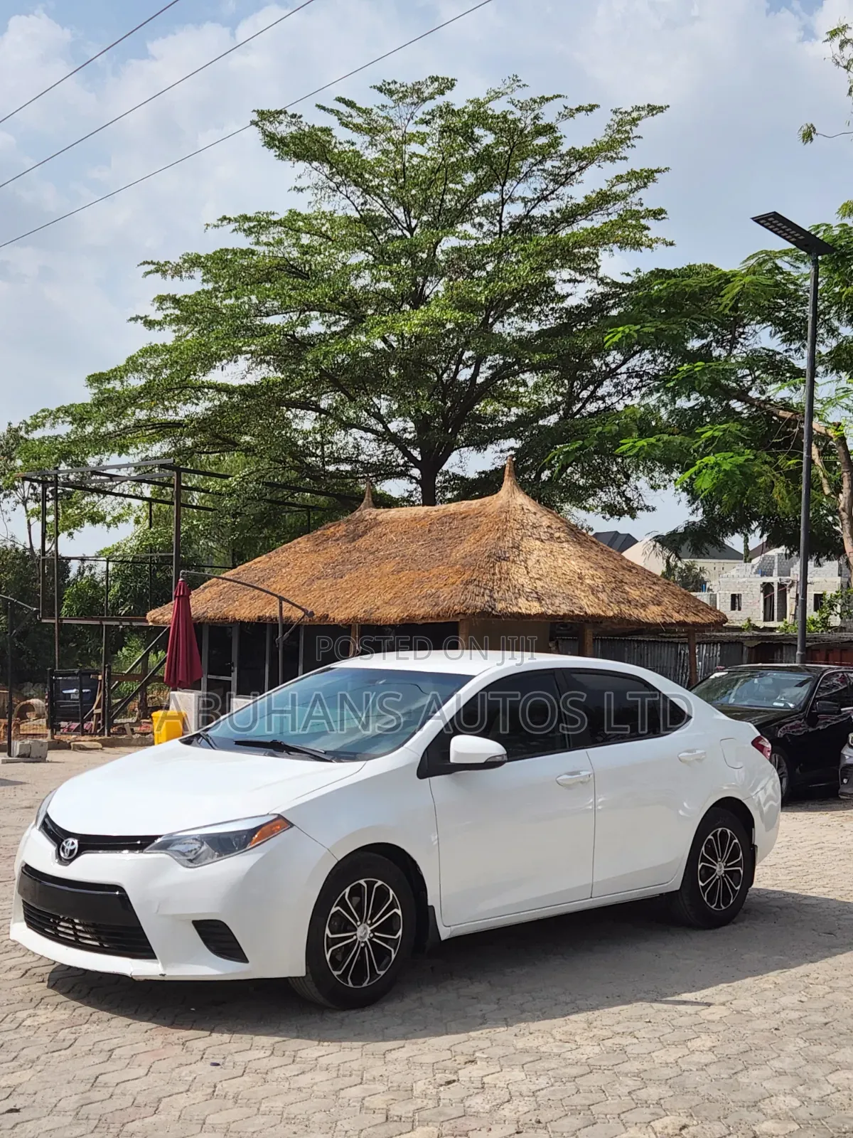 Toyota Corolla LE 4dr Sedan (1.8L 4cyl CVT) 2016 White