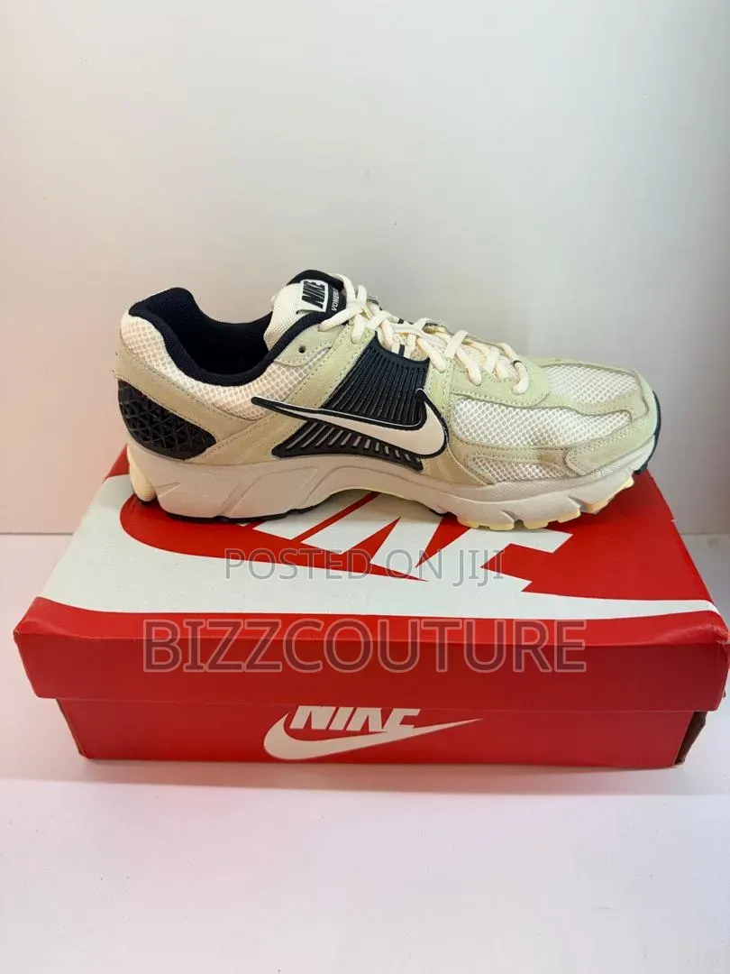 Original NIKE Zoom Vomero 5 Sneakers 100% AUTHENTIC GUARANTEED