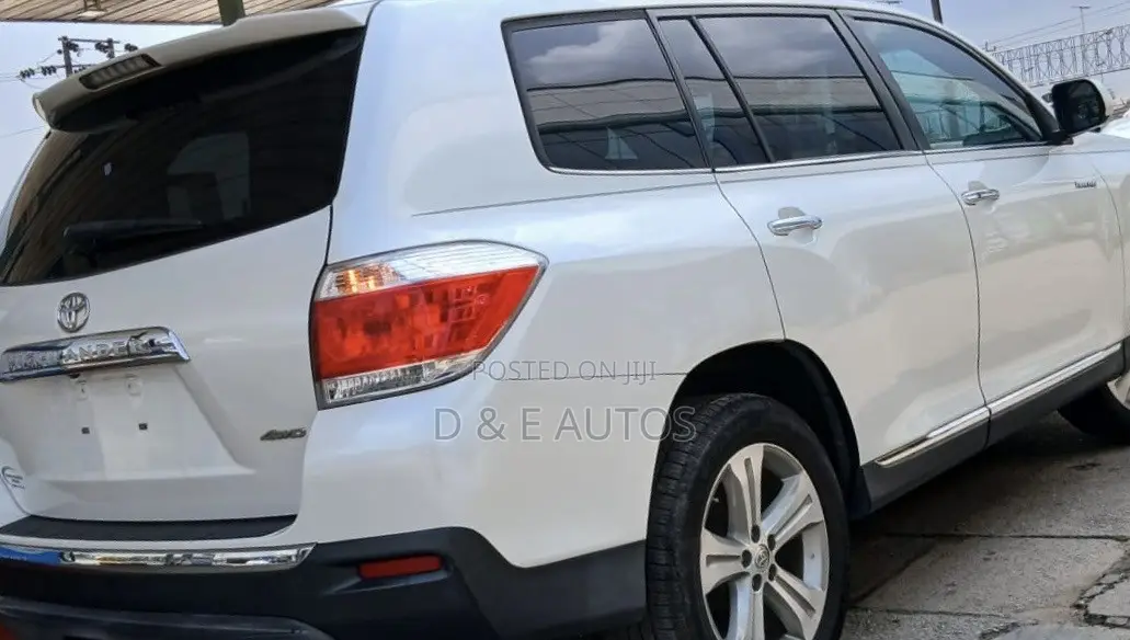Toyota Highlander Limited 2012 White