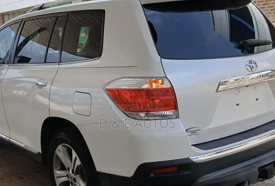 Toyota Highlander Limited 2012 White