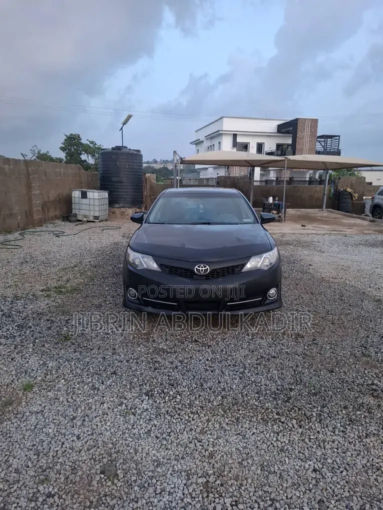 Toyota Camry SE 4dr Sedan (2.5L 4cyl 6A) 2013