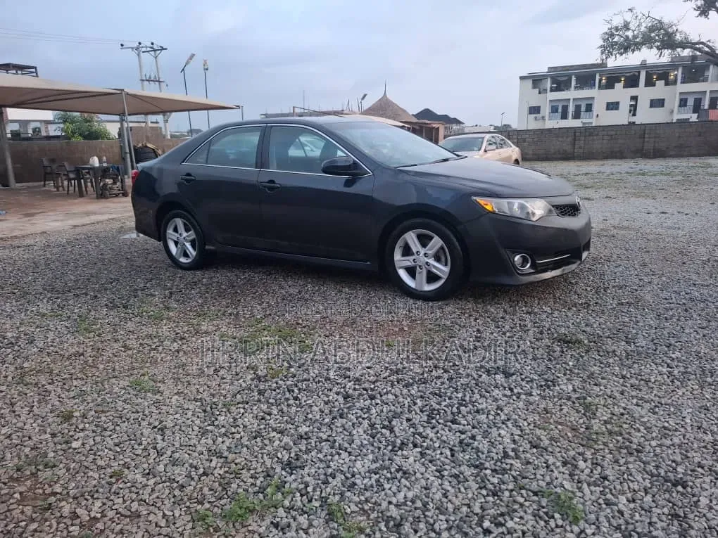Toyota Camry SE 4dr Sedan (2.5L 4cyl 6A) 2013