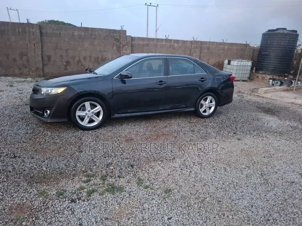 Toyota Camry SE 4dr Sedan (2.5L 4cyl 6A) 2013
