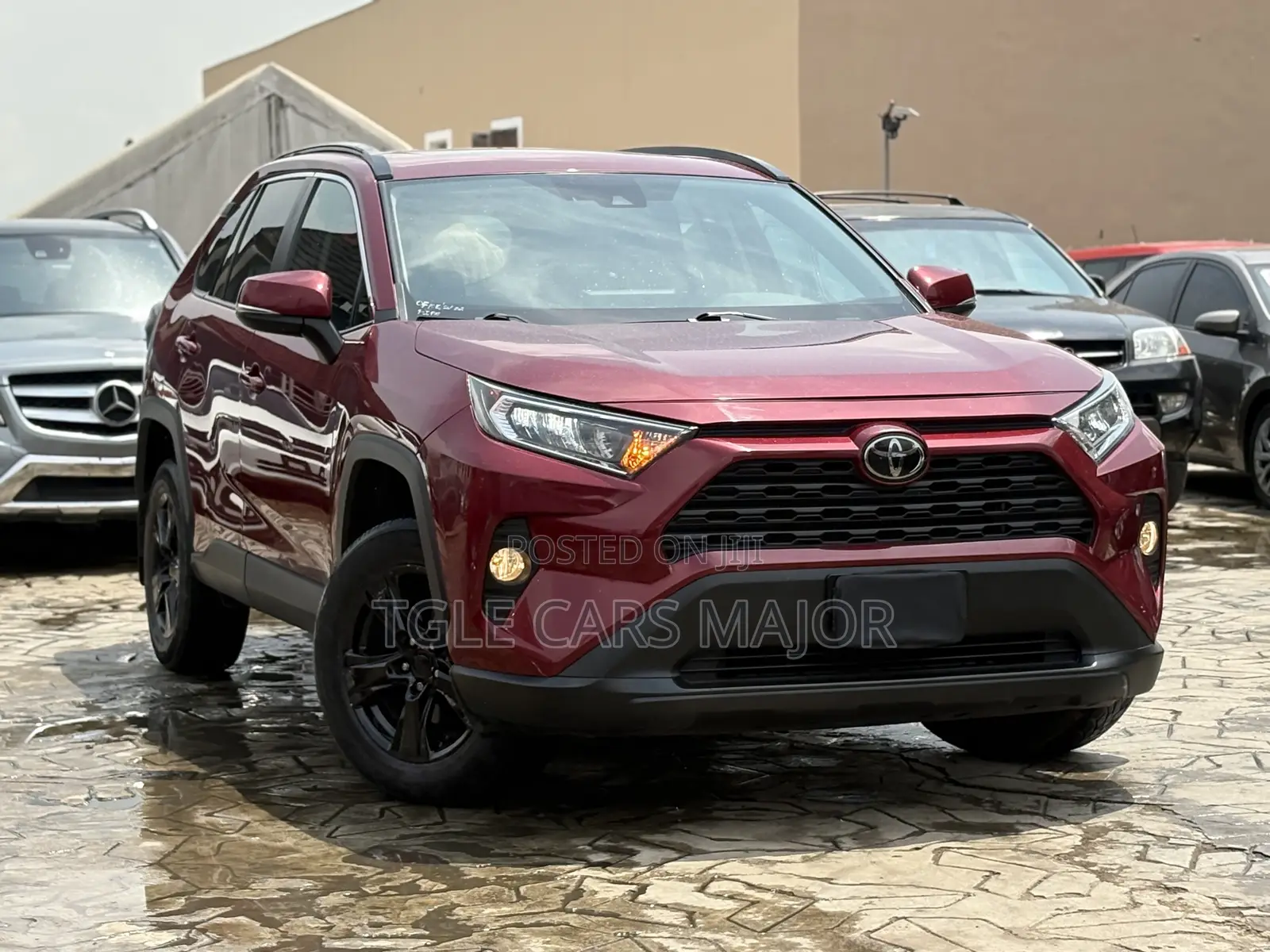 Toyota RAV4 XLE AWD 2023 Red