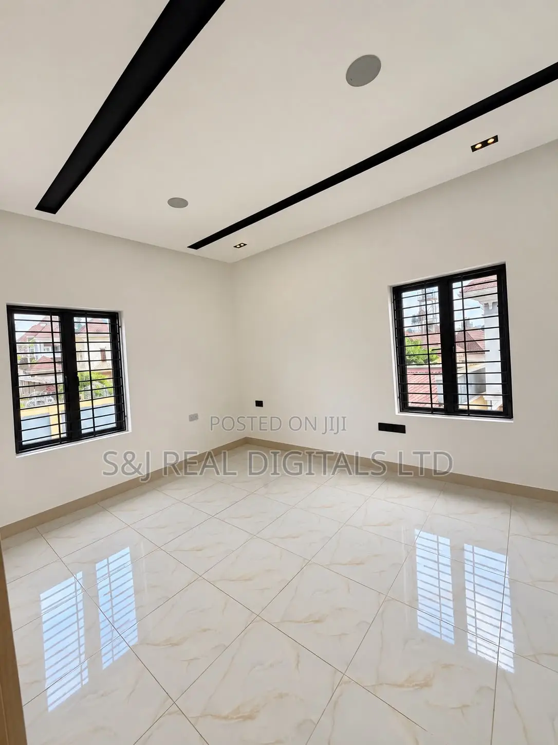 5bdrm Duplex in Karsana for sale