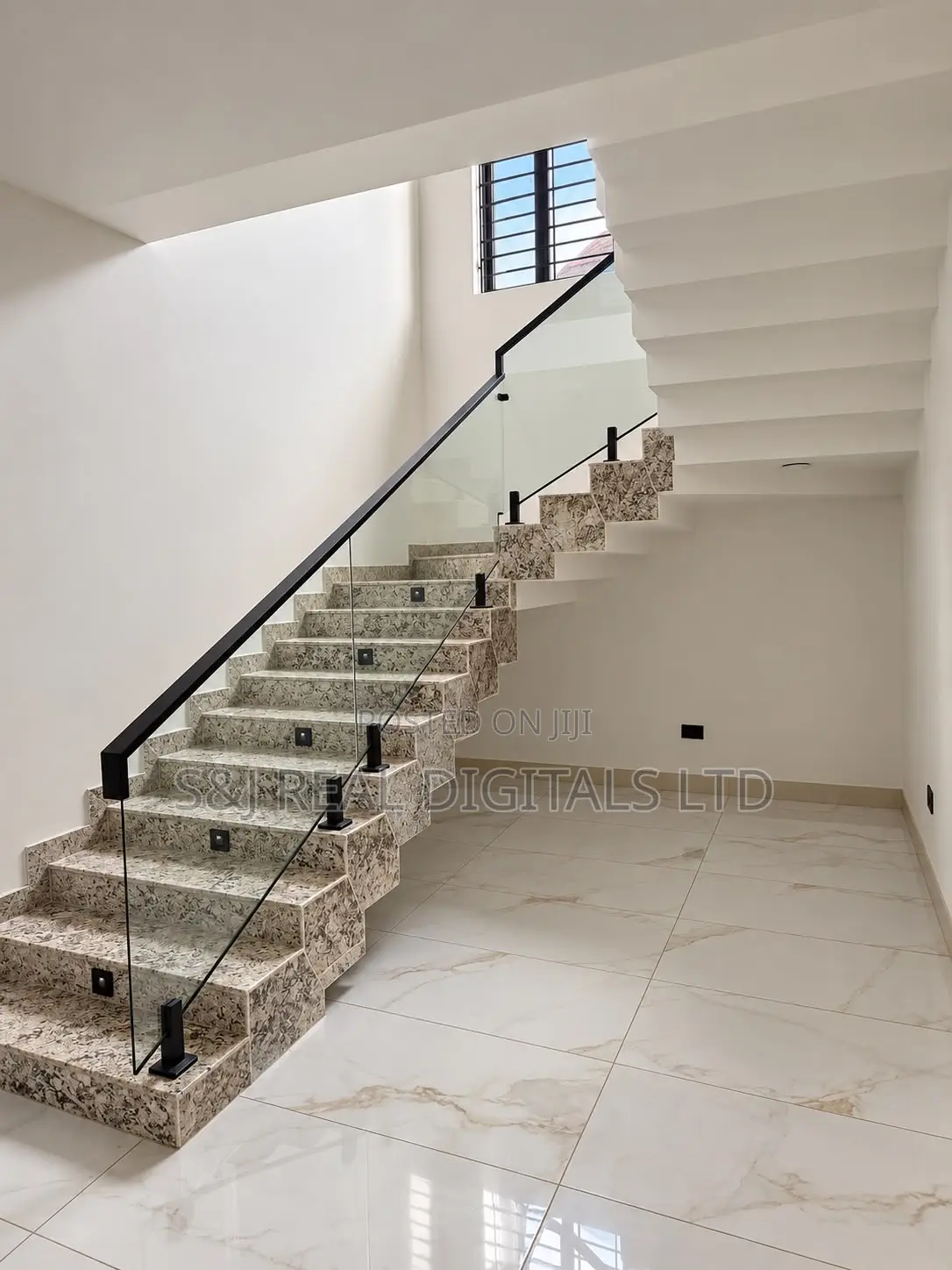 5bdrm Duplex in Karsana for sale