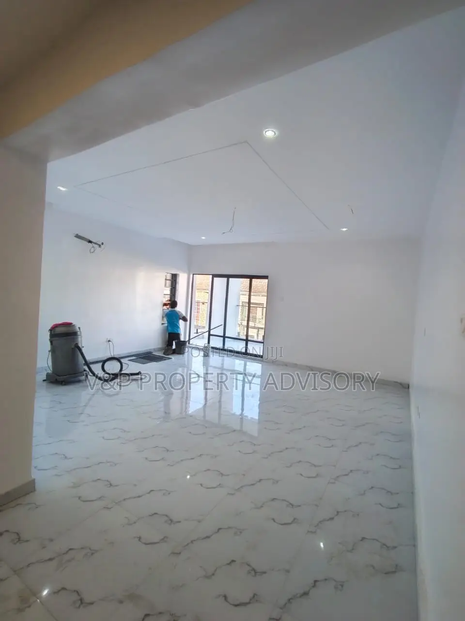 3bdrm Apartment in Chevron for rent