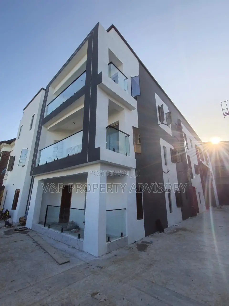 3bdrm Apartment in Chevron for rent