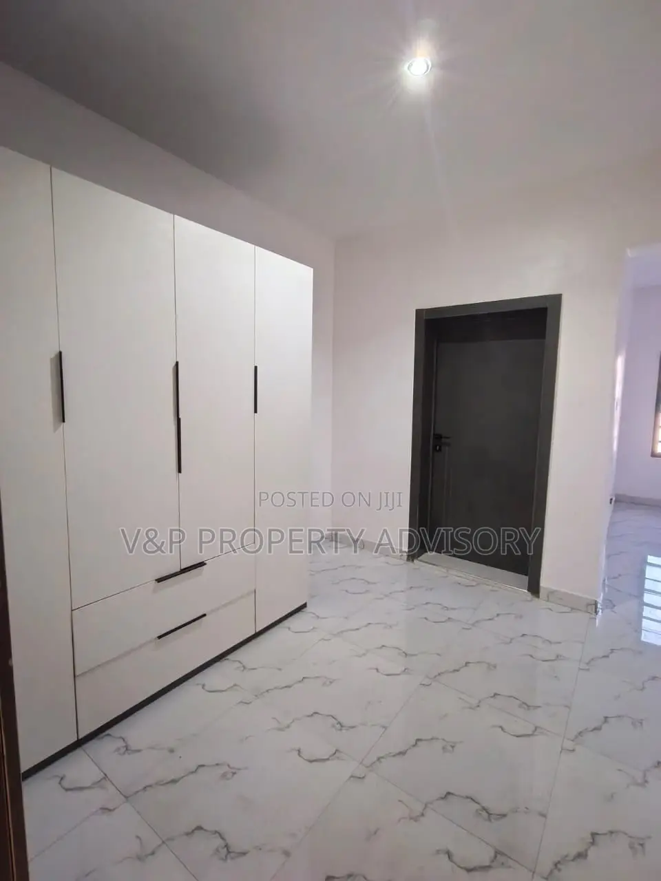 3bdrm Apartment in Chevron for rent