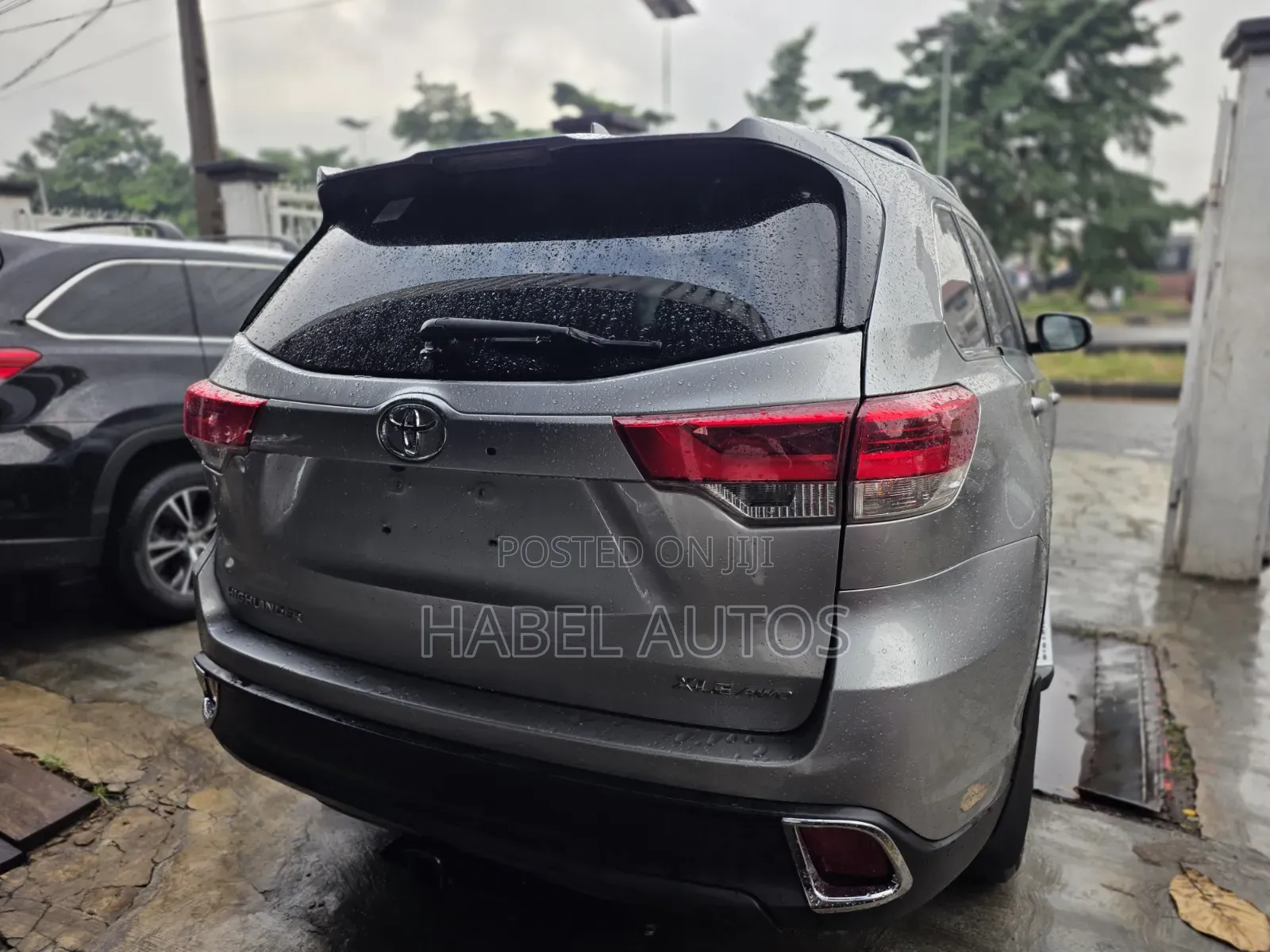 Toyota Highlander XLE 4x4 V6 (3.5L 6cyl 8A) 2018 Silver