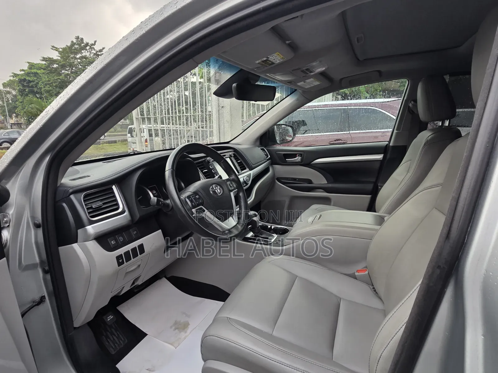 Toyota Highlander XLE 4x4 V6 (3.5L 6cyl 8A) 2018 Silver