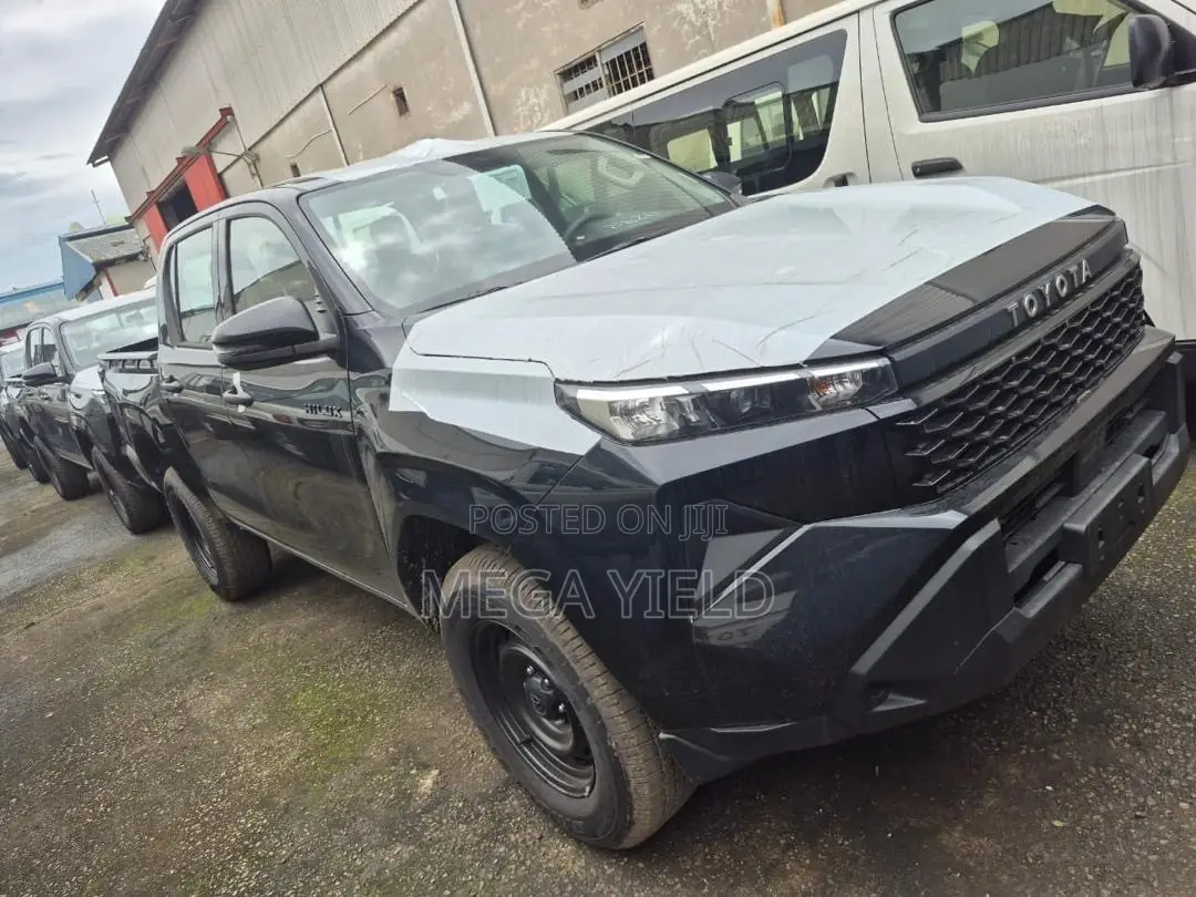 New Toyota Hilux 2026 Black