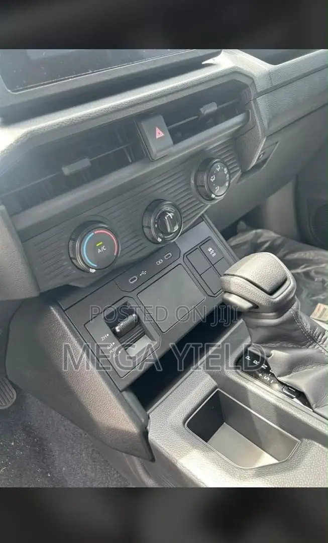 New Toyota Hilux 2026 Black