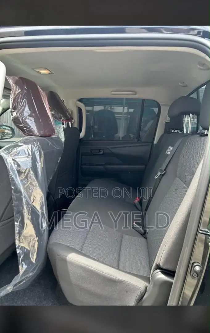 New Toyota Hilux 2026 Black