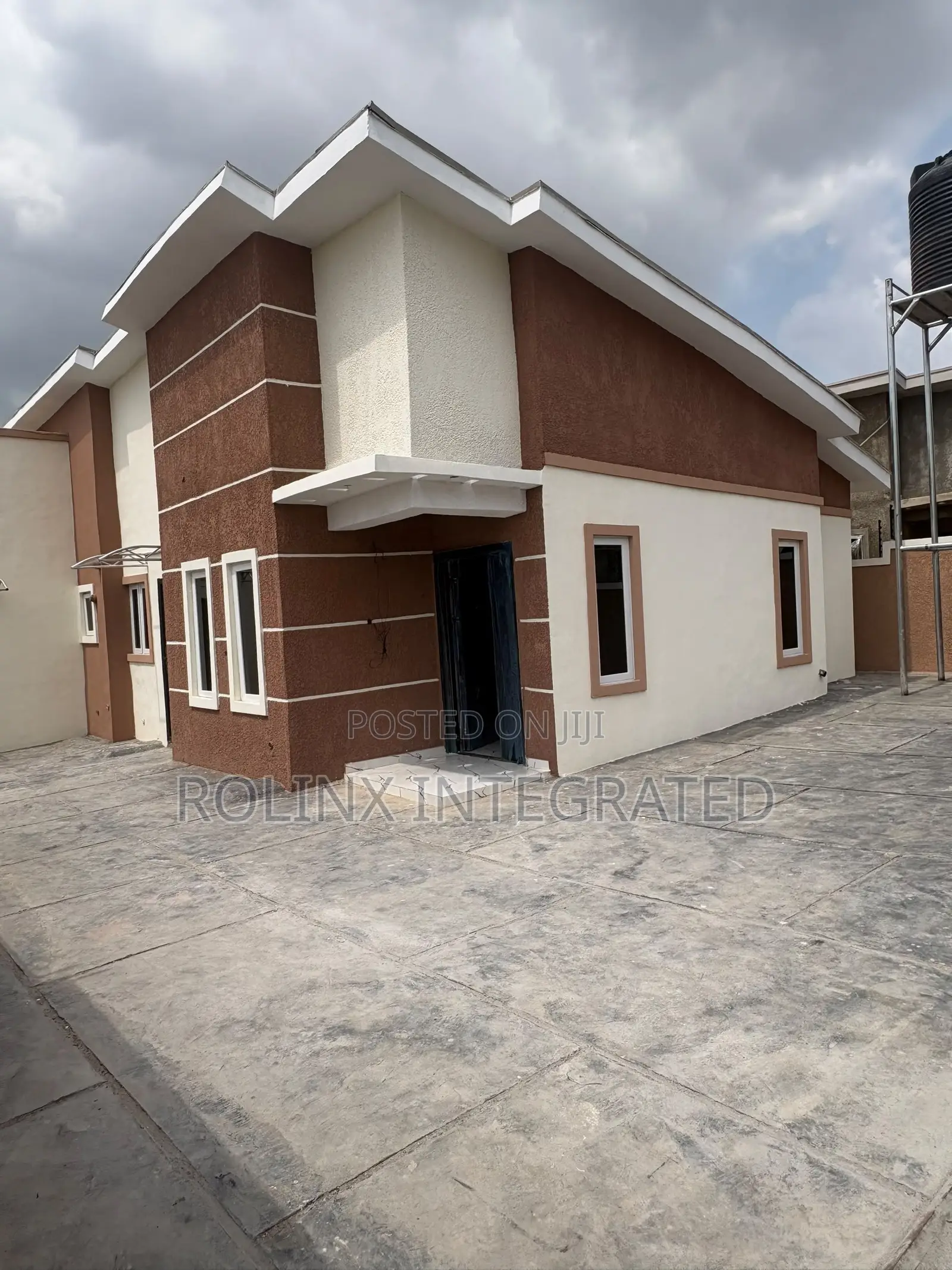 3bdrm Bungalow in Ile Marun, Iwo Road for sale