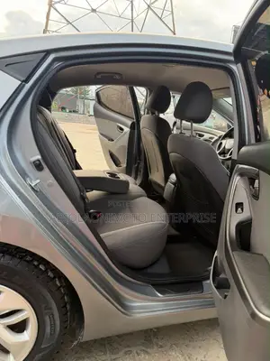 Hyundai Elantra SE Sedan FWD (1.8L 4cyl 6M) 2016 Brown
