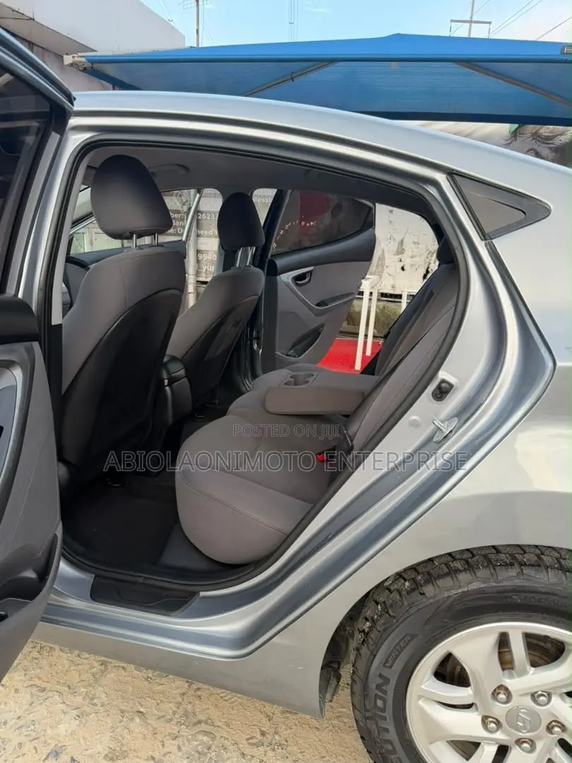 Hyundai Elantra SE Sedan FWD (1.8L 4cyl 6M) 2016 Brown