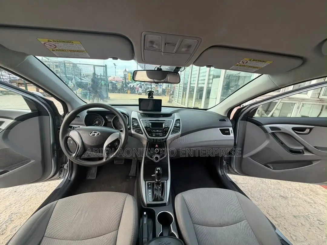 Hyundai Elantra SE Sedan FWD (1.8L 4cyl 6M) 2016 Brown