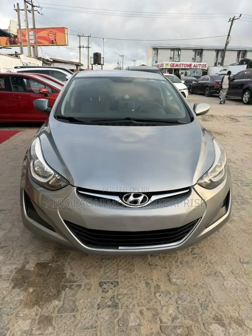 Hyundai Elantra SE Sedan FWD (1.8L 4cyl 6M) 2016 Brown