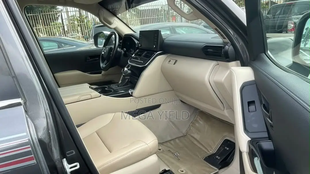Toyota Land Cruiser 2022 Black