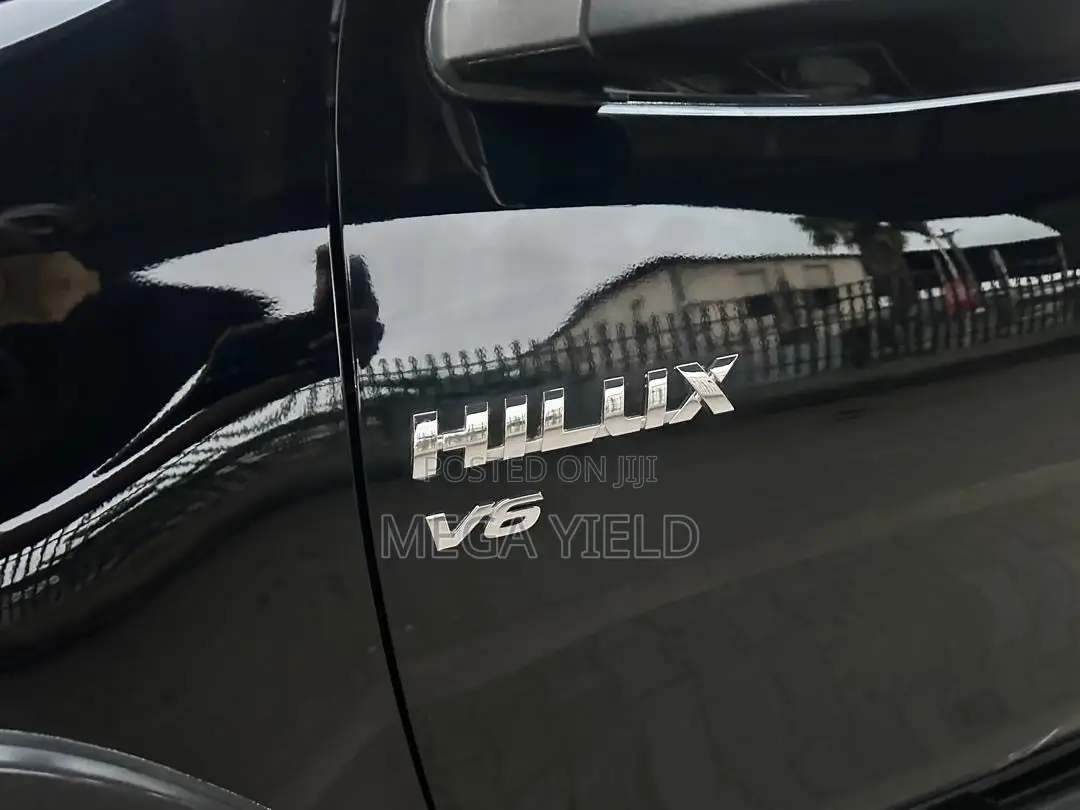 Toyota Hilux 2023 Black