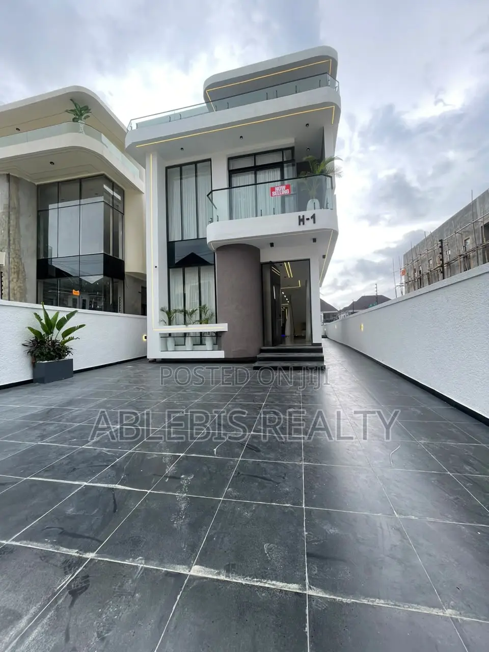 5bdrm Duplex in Orchid, Lekki Phase 2 for sale