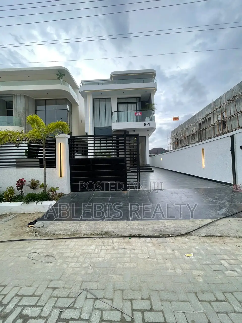 5bdrm Duplex in Orchid, Lekki Phase 2 for sale