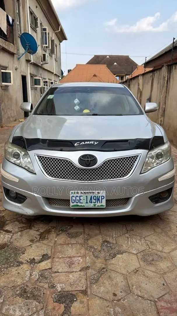 Toyota Camry SE 4dr Sedan (2.5L 4cyl 6AM) 2010 Silver