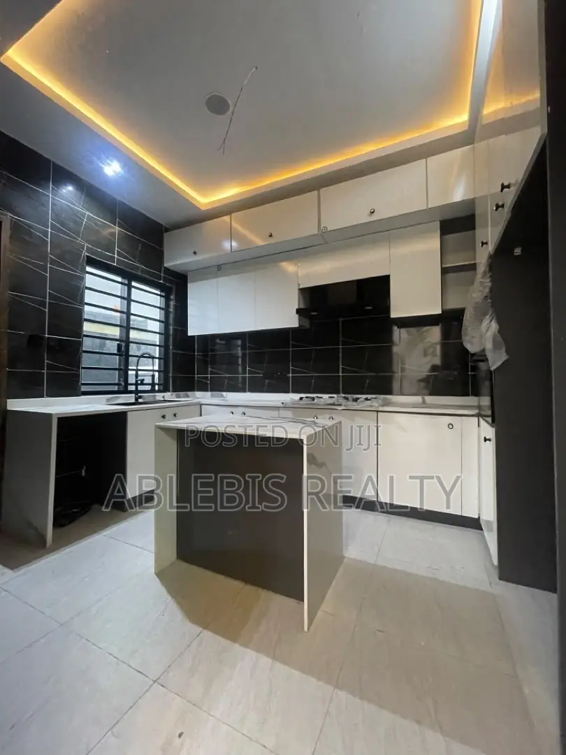 4bdrm Duplex in Lekki for sale