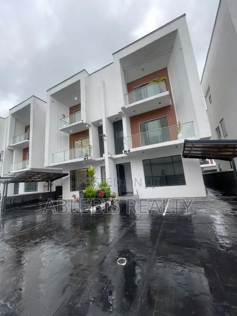 4bdrm Duplex in Lekki for sale