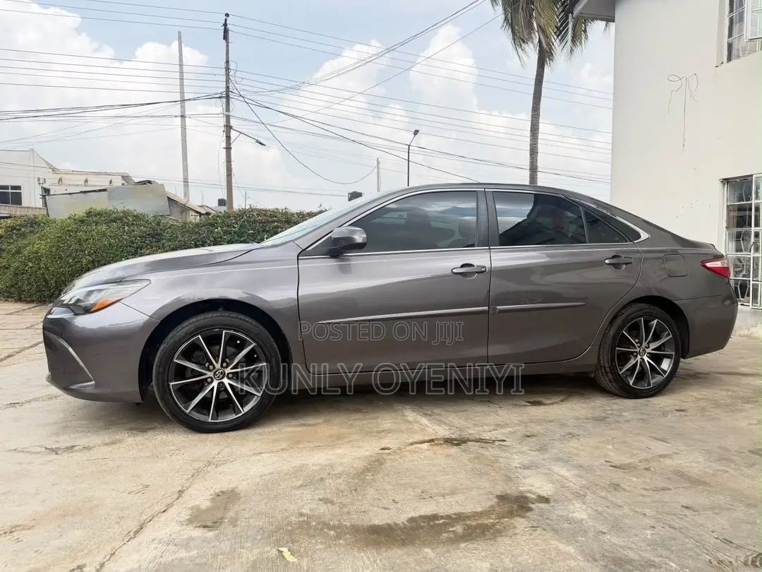 Toyota Camry XSE V6 4dr Sedan (3.5L 6cyl 6A) 2016 Gray