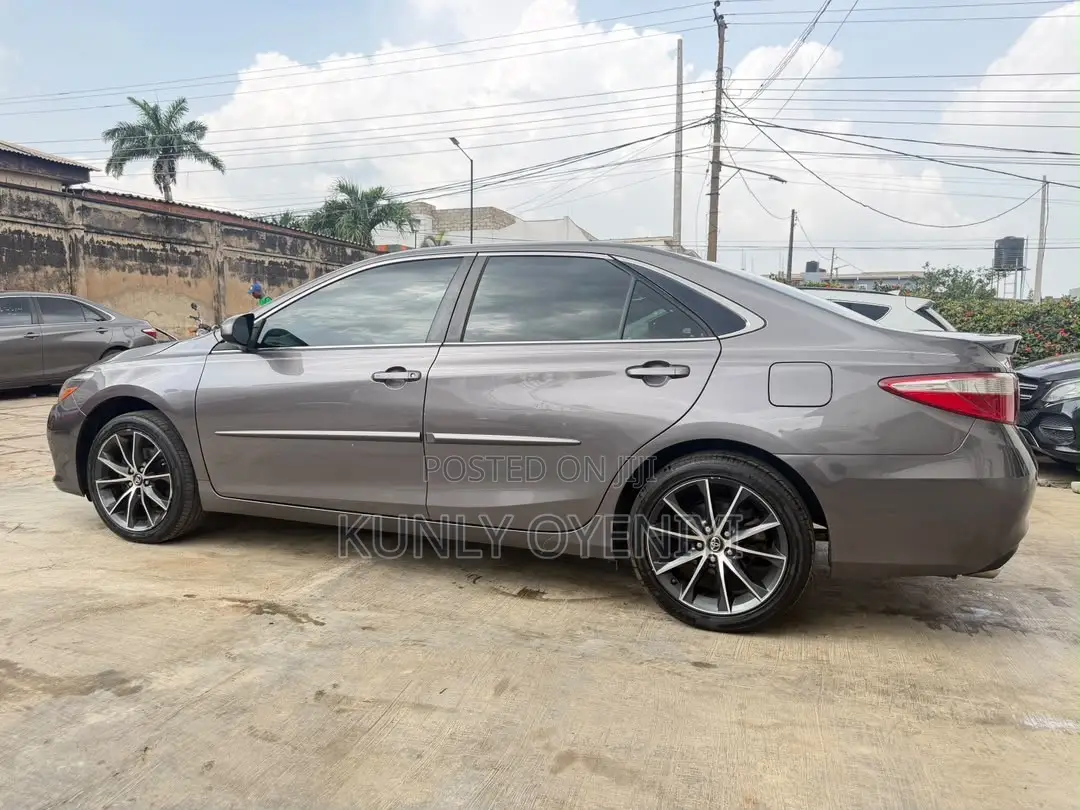 Toyota Camry XSE V6 4dr Sedan (3.5L 6cyl 6A) 2016 Gray