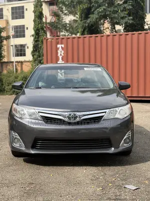 Toyota Camry XLE 4dr Sedan (2.5L 4cyl 6A) 2012 Silver