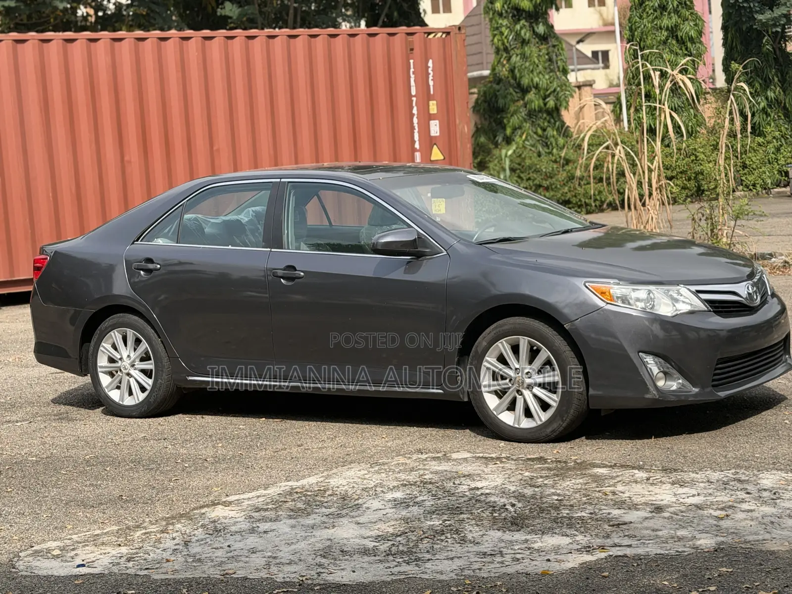 Toyota Camry XLE 4dr Sedan (2.5L 4cyl 6A) 2012 Silver