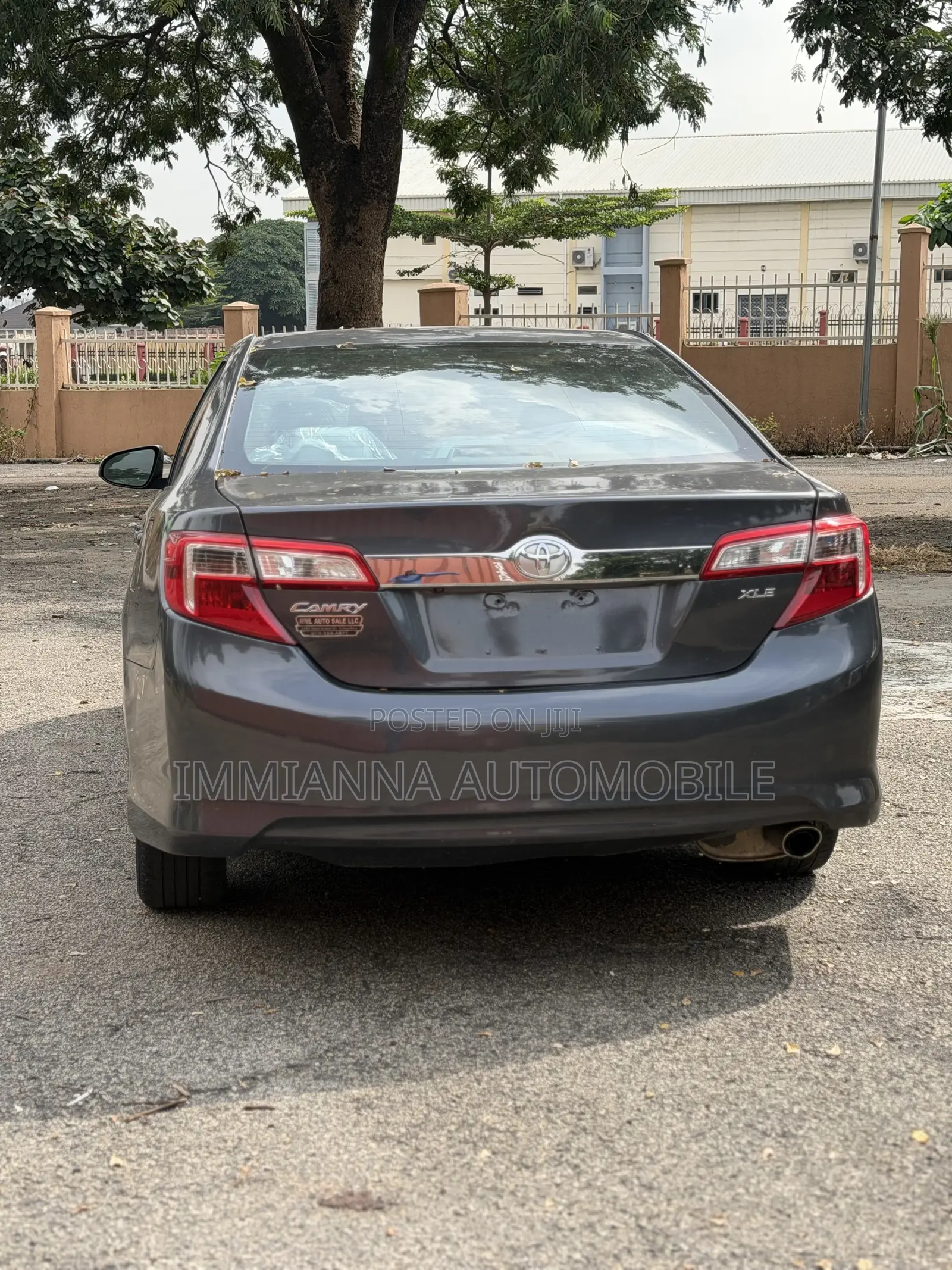 Toyota Camry XLE 4dr Sedan (2.5L 4cyl 6A) 2012 Silver
