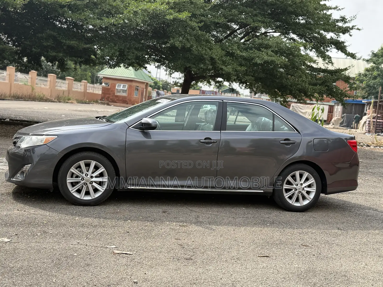 Toyota Camry XLE 4dr Sedan (2.5L 4cyl 6A) 2012 Silver