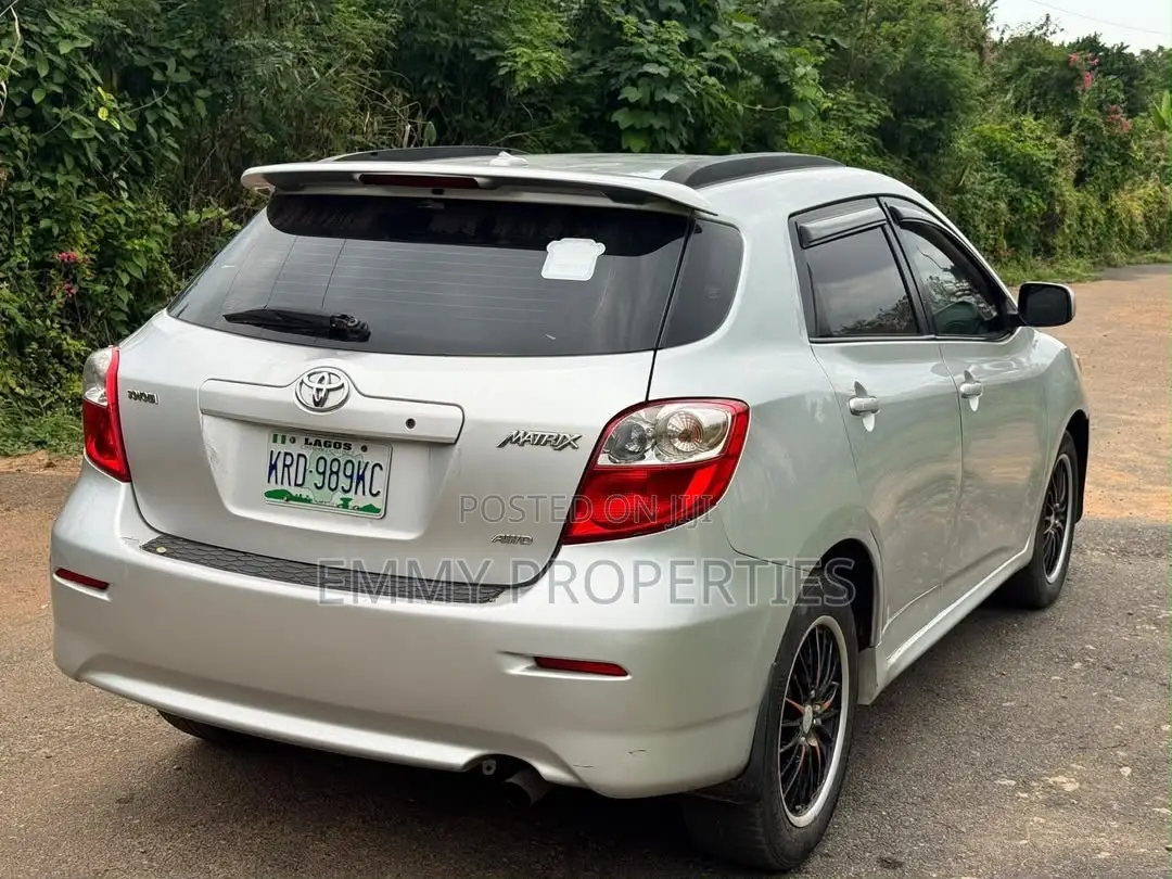 Toyota Matrix 2010 Silver