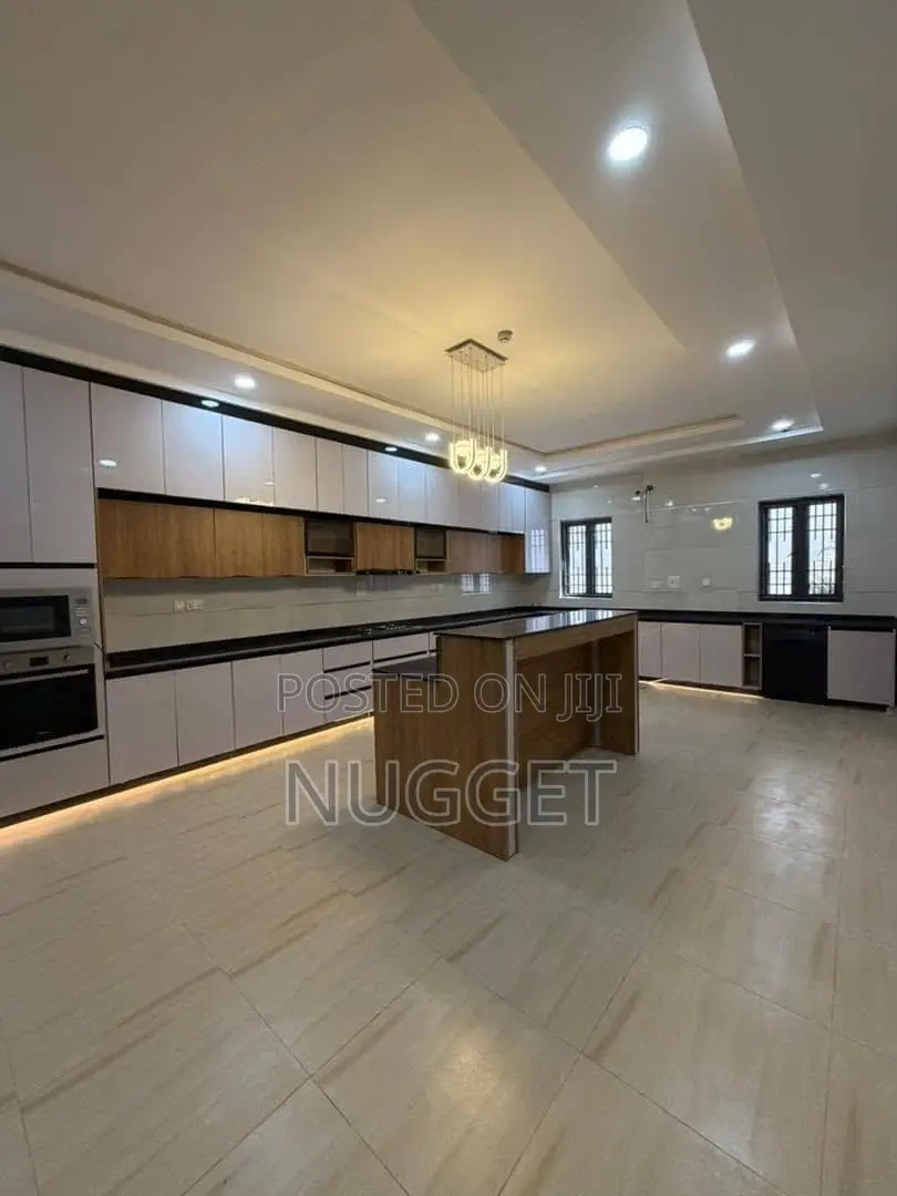 7bdrm House in Nugget, Guzape District for sale