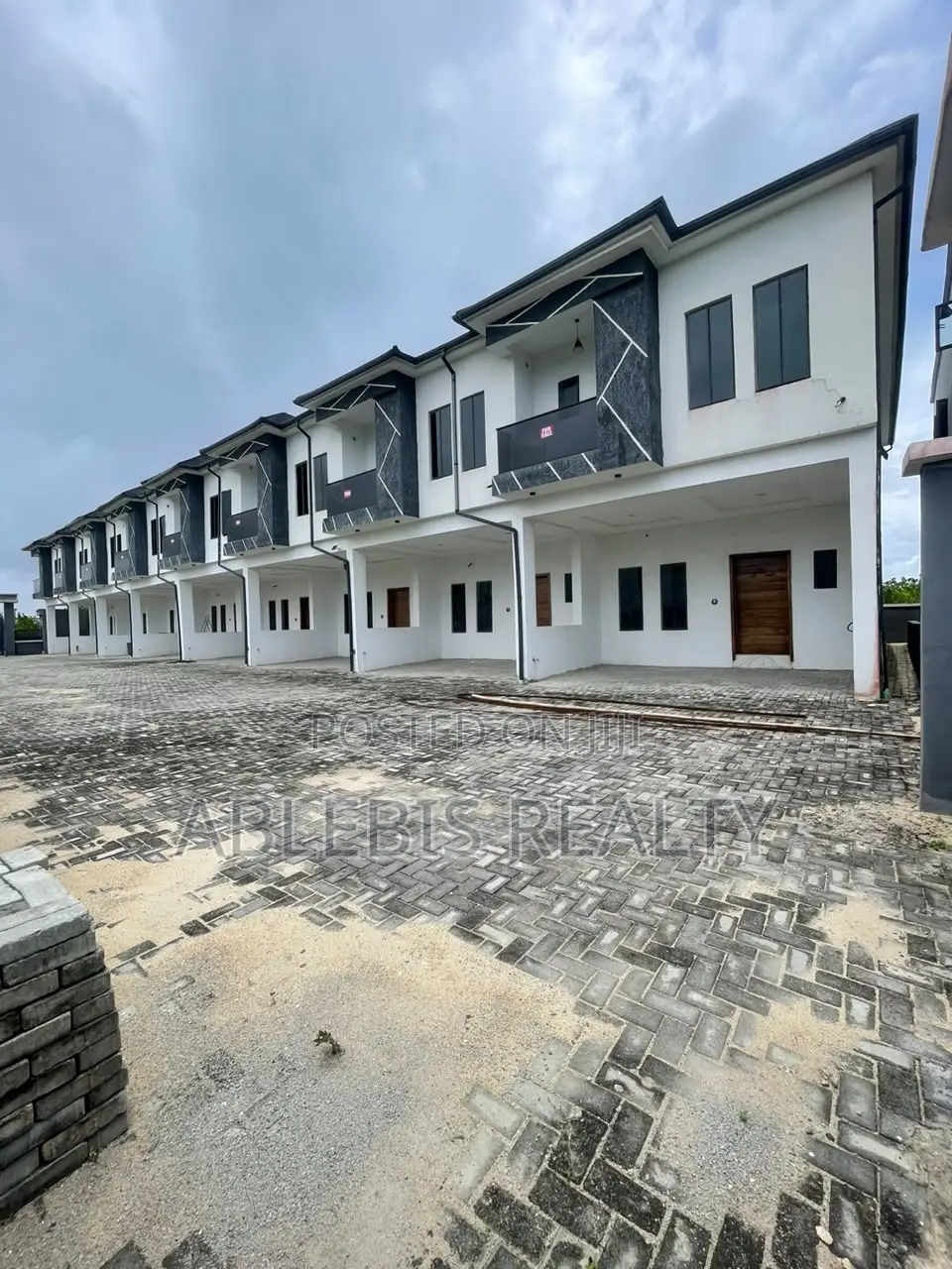 4bdrm Townhouse/Terrace in Orchid, Lekki Phase 2 for sale