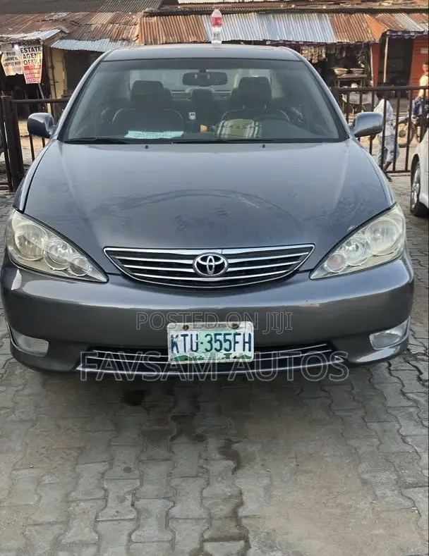 Toyota Camry XLE 4dr Sedan (2.4L 4cyl 5A) 2006 Gray