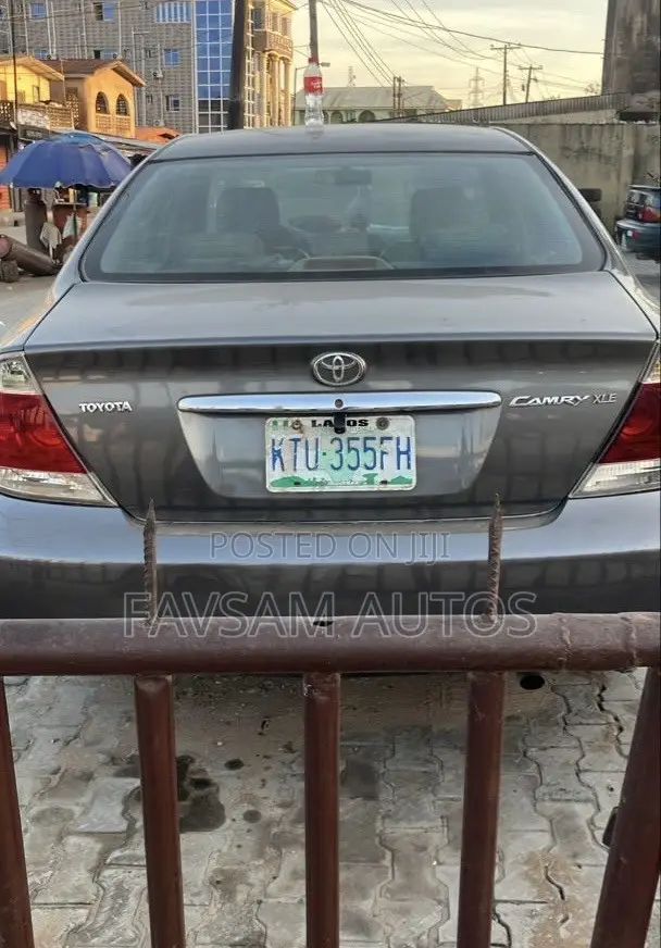 Toyota Camry XLE 4dr Sedan (2.4L 4cyl 5A) 2006 Gray