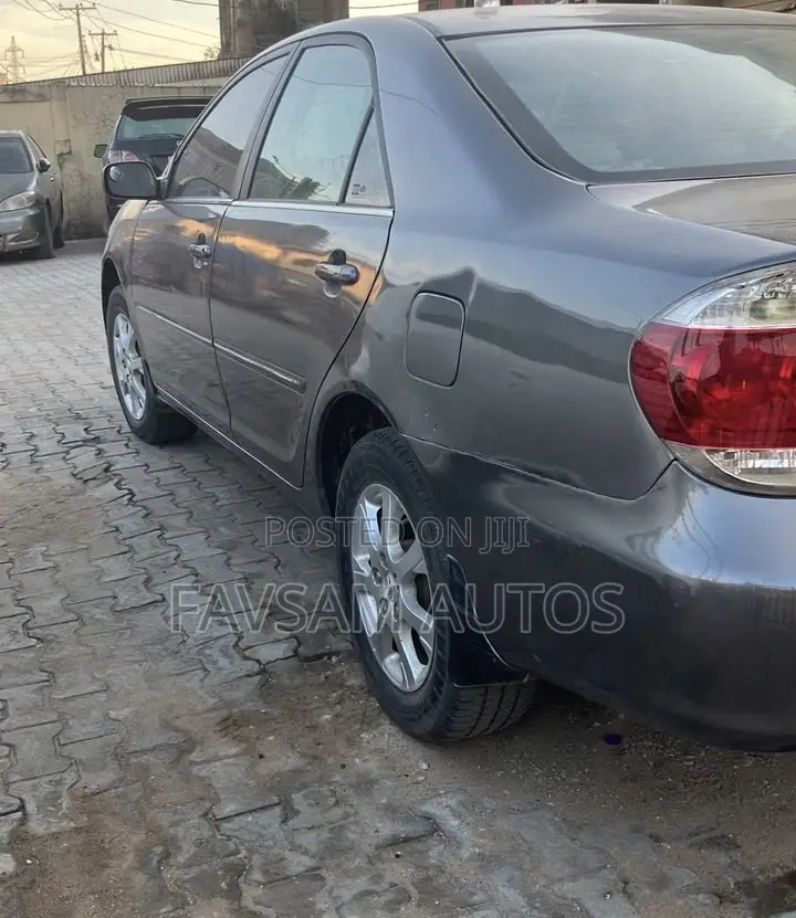 Toyota Camry XLE 4dr Sedan (2.4L 4cyl 5A) 2006 Gray