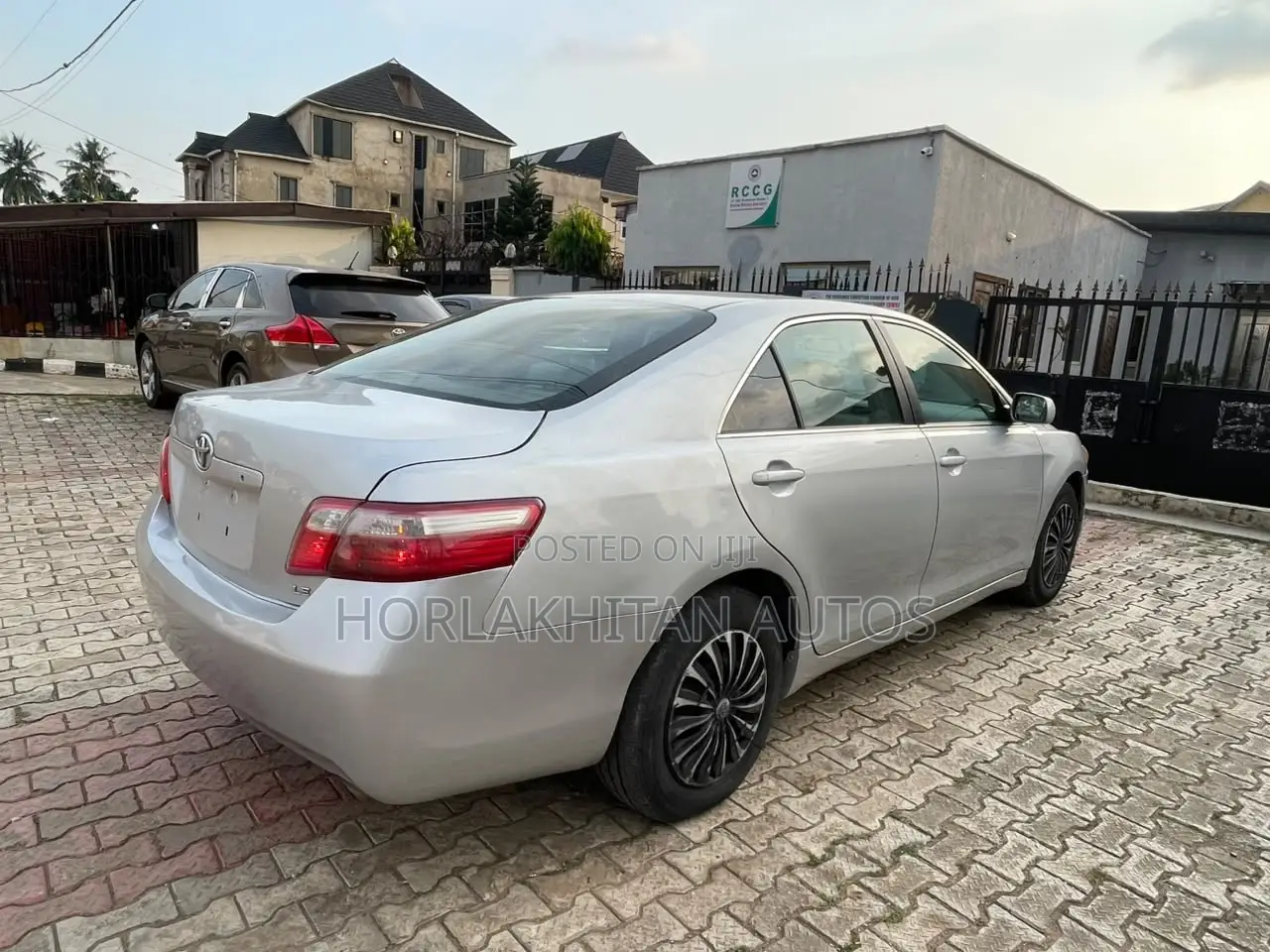 Toyota Camry LE 4dr Sedan (2.4L 4cyl 5A) 2009 Silver