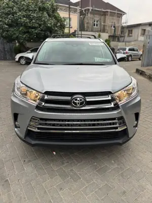 Toyota Highlander XLE 2019 Silver