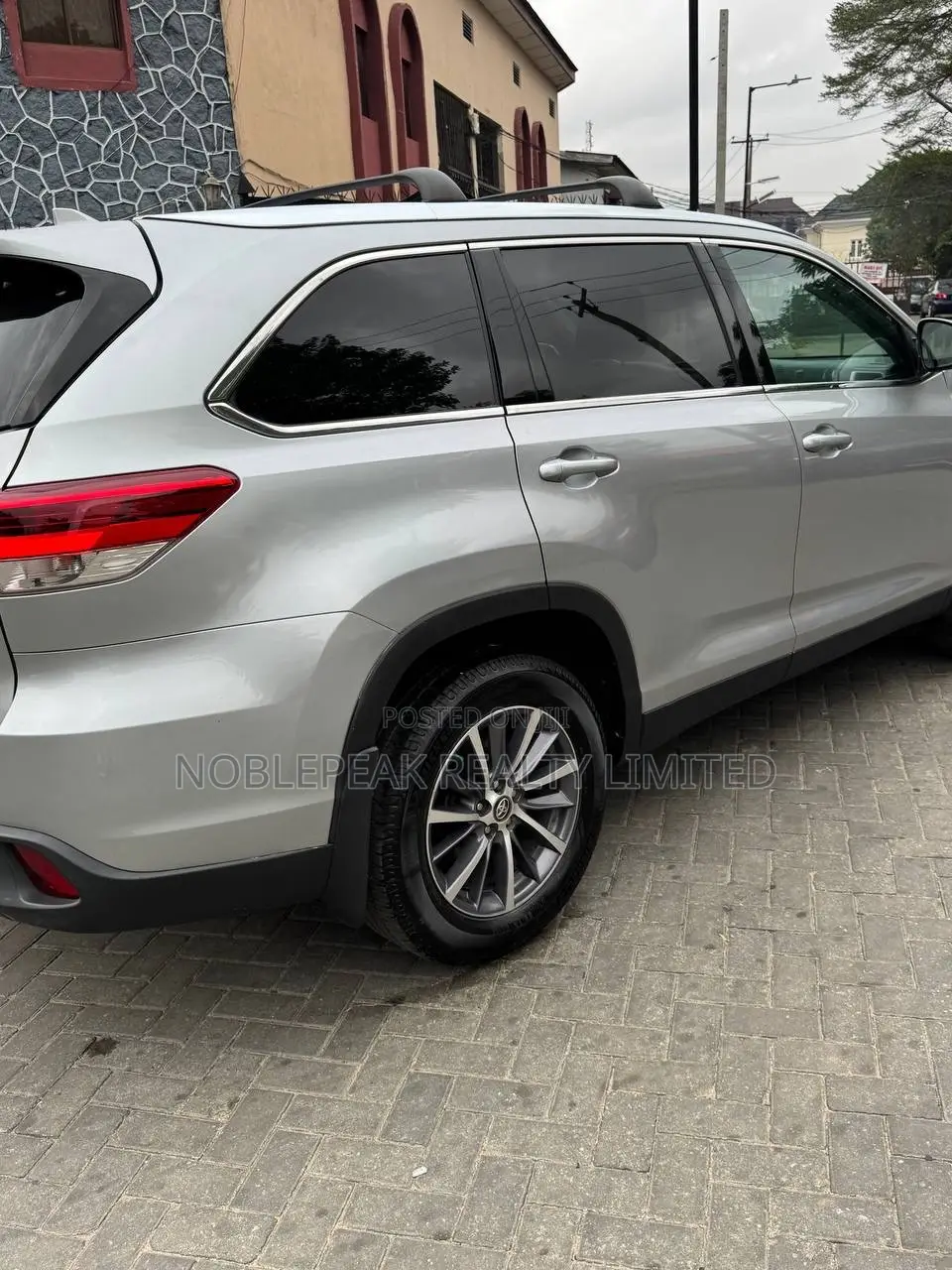 Toyota Highlander XLE 2019 Silver