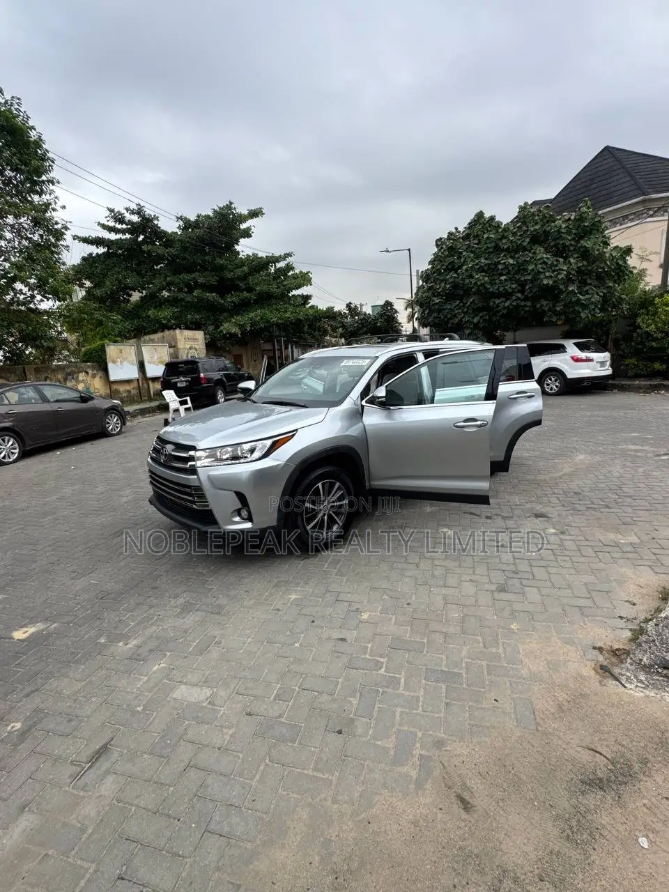 Toyota Highlander XLE 2019 Silver