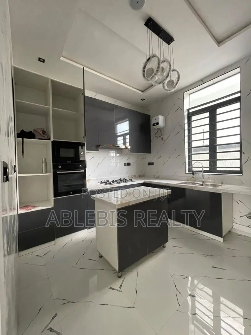 4bdrm Duplex in Ikota, Lekki Phase 2 for sale