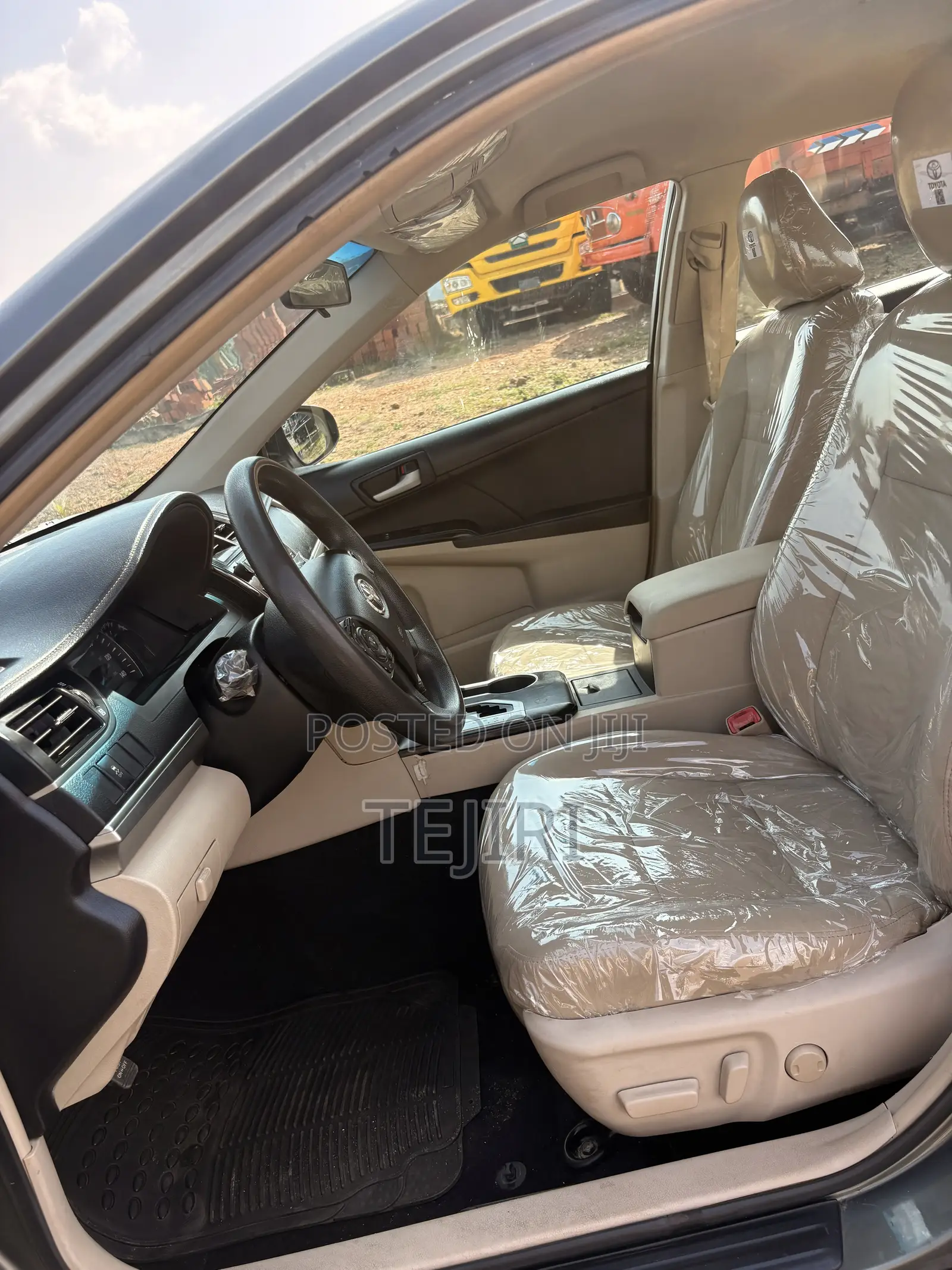 Toyota Camry LE 4dr Sedan (2.5L 4cyl 6A) 2013