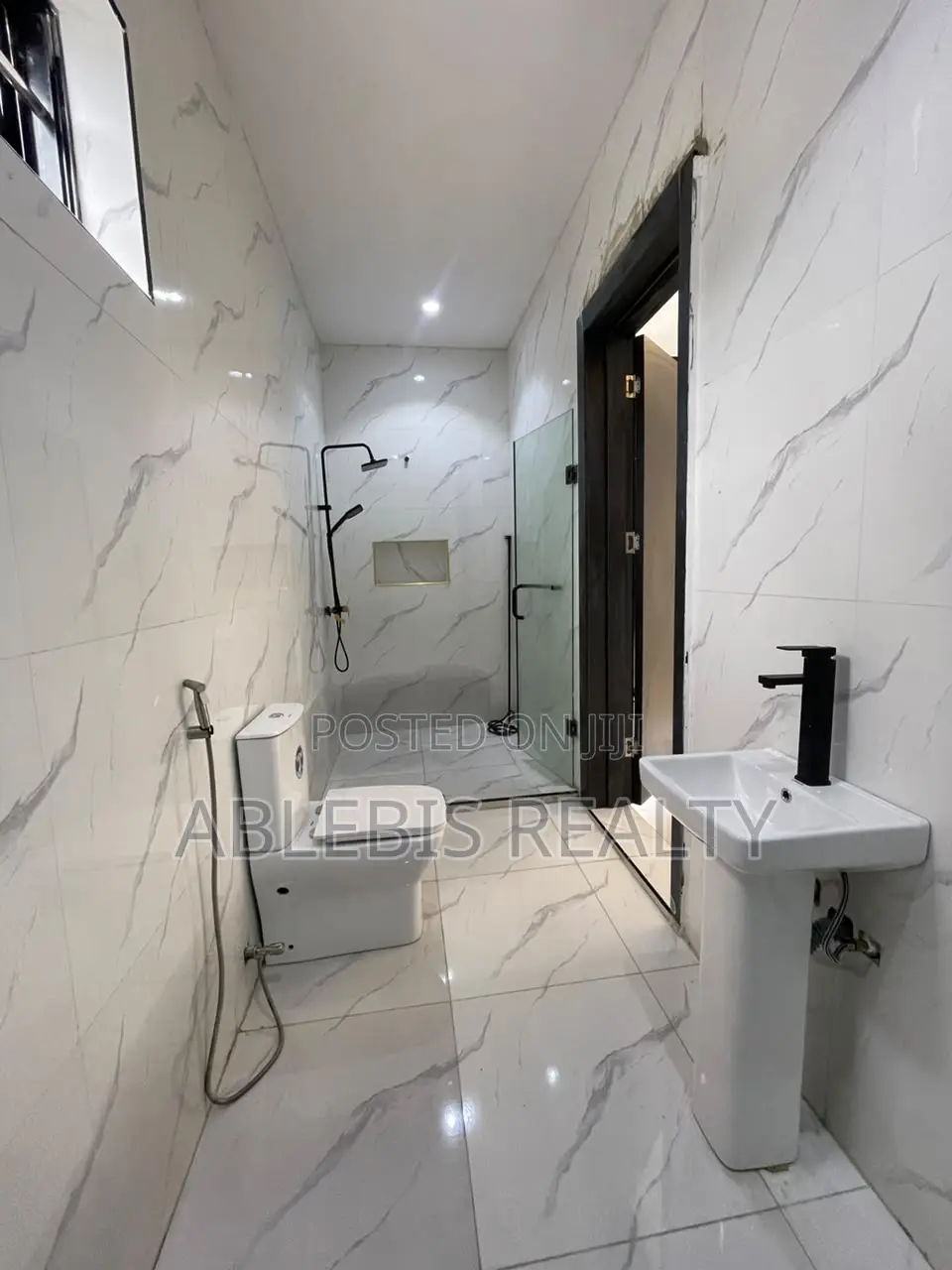 4bdrm Duplex in Ikota for sale